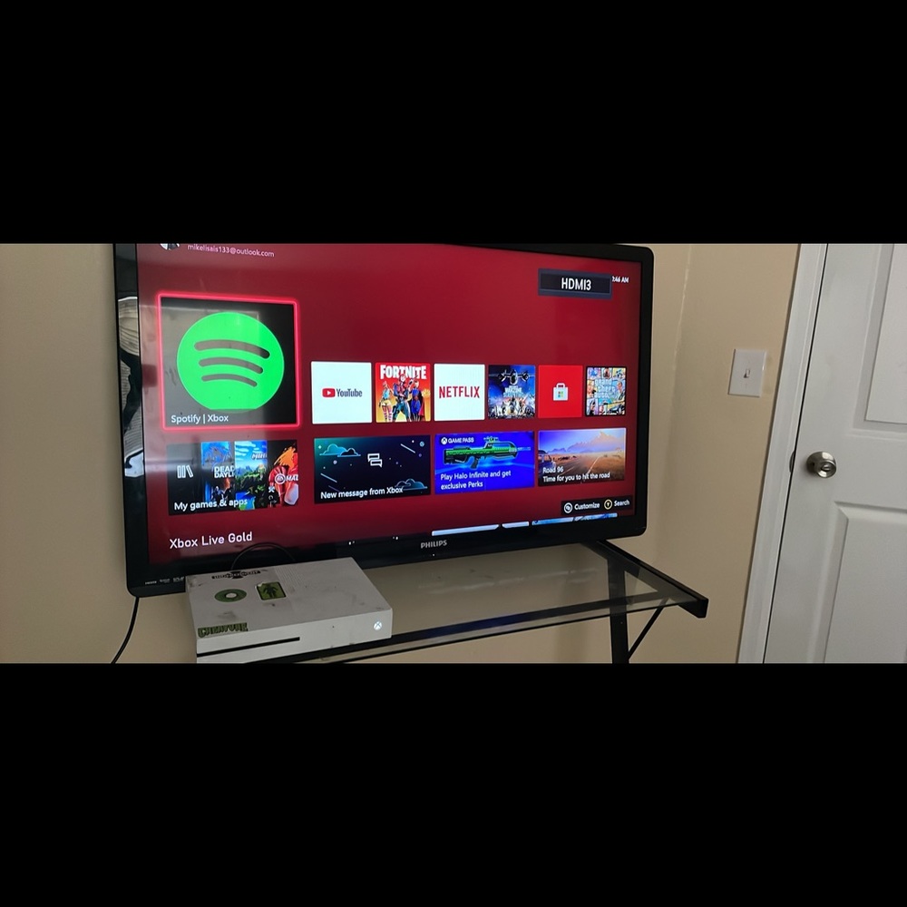 Selling Xbox 1 - Picture 2 of 5